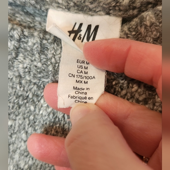 H&M Classic Gray Sweater, Wool Blend, Size M - Picture 3 of 4